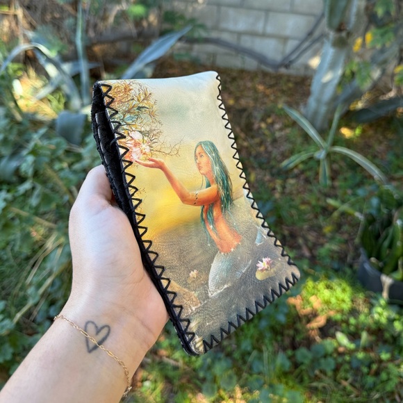 Ethereal Mermaid Phone Purse - Picture 6 of 6